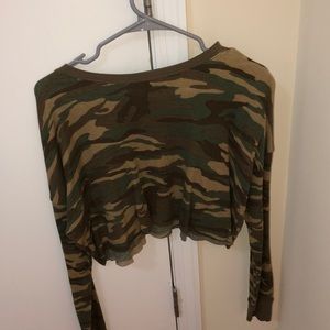 FOREVER 21 CROPPED CAMO SHIRT